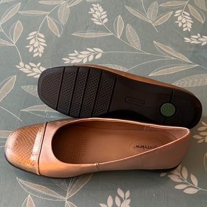 Bronze colored flats, size10M, Comfortview brand